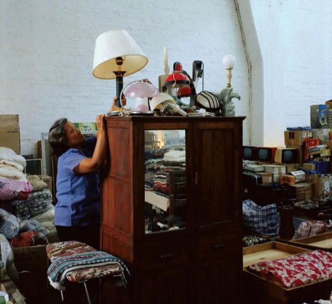 Cụ bà thích nhặt đồ cũ chất thành núi vì một chấp niệm thuở nhỏ, 50 năm sau mở triển lãm trong nước lẫn quốc tế-2