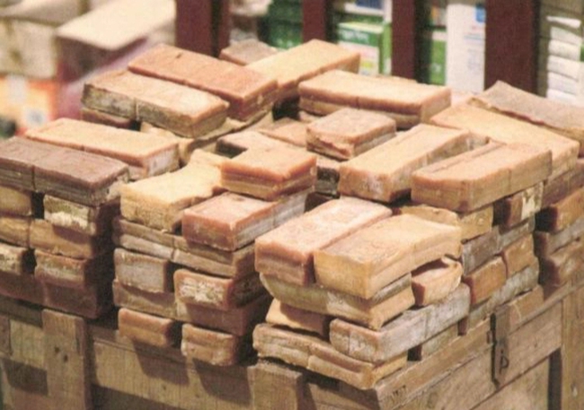 Cụ bà thích nhặt đồ cũ chất thành núi vì một chấp niệm thuở nhỏ, 50 năm sau mở triển lãm trong nước lẫn quốc tế-10