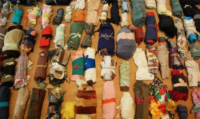 Cụ bà thích nhặt đồ cũ chất thành núi vì một chấp niệm thuở nhỏ, 50 năm sau mở triển lãm trong nước lẫn quốc tế-5