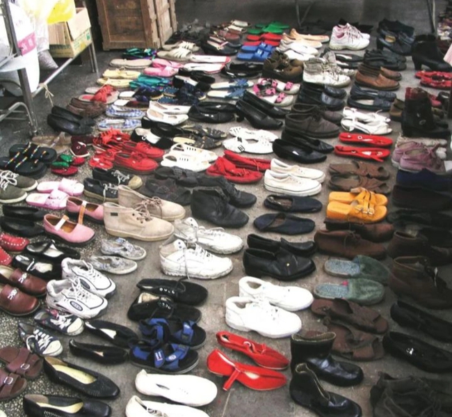 Cụ bà thích nhặt đồ cũ chất thành núi vì một chấp niệm thuở nhỏ, 50 năm sau mở triển lãm trong nước lẫn quốc tế-7