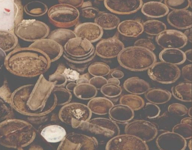 Cụ bà thích nhặt đồ cũ chất thành núi vì một chấp niệm thuở nhỏ, 50 năm sau mở triển lãm trong nước lẫn quốc tế-18