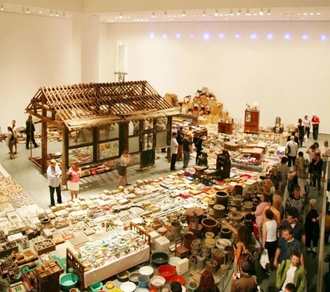 Cụ bà thích nhặt đồ cũ chất thành núi vì một chấp niệm thuở nhỏ, 50 năm sau mở triển lãm trong nước lẫn quốc tế-22