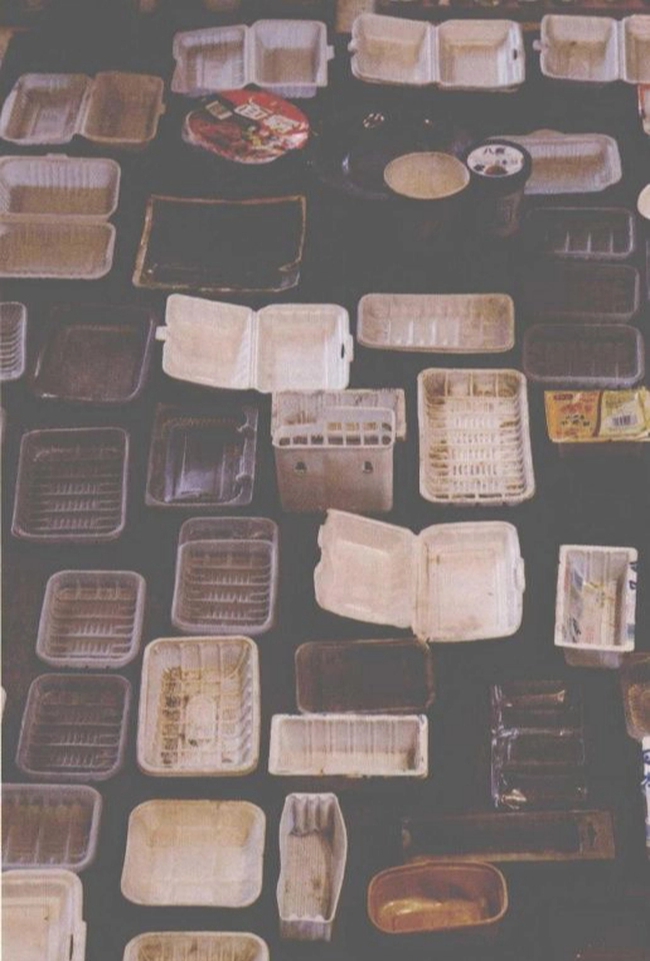 Cụ bà thích nhặt đồ cũ chất thành núi vì một chấp niệm thuở nhỏ, 50 năm sau mở triển lãm trong nước lẫn quốc tế-24