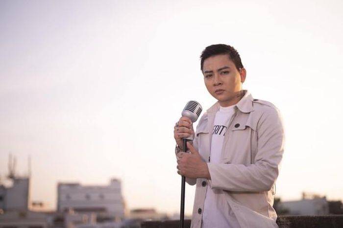 Hoài Lâm livestream với thần sắc tươi tỉnh nhưng giọng hát lại khiến khán giả bất ngờ-4