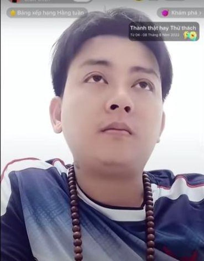 Hoài Lâm livestream với thần sắc tươi tỉnh nhưng giọng hát lại khiến khán giả bất ngờ-3