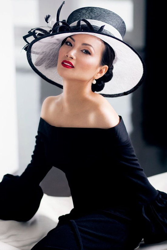 Nổi tiếng sống như nữ hoàng, nữ ca sĩ được chồng xây hẳn một nhà hát Opera riêng trong nhà chỉ để luyện thanh-1