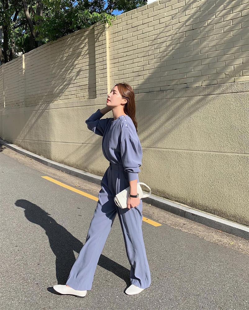 3 kiểu quần trẻ trung hơn hẳn quần âu đen, giúp nâng cấp style công sở-9