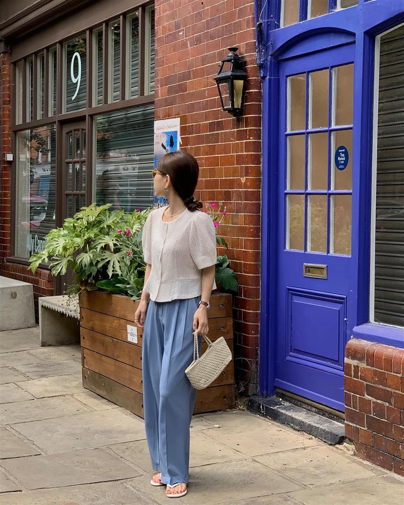 3 kiểu quần trẻ trung hơn hẳn quần âu đen, giúp nâng cấp style công sở-11