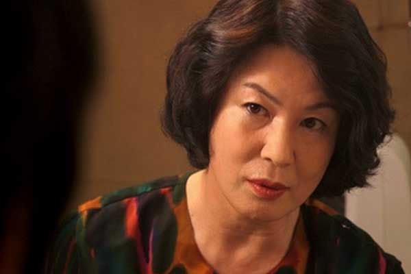 Đến nhà con trai ở thành phố, bữa đầu tiên con dâu chỉ cho ăn nửa bát cơm mà tôi cảm động rơi nước mắt-1