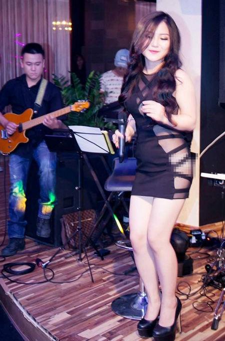 Loạt đầm phản cảm ăn gậy của sao Việt, Hà Anh chưa hở nhất?-6