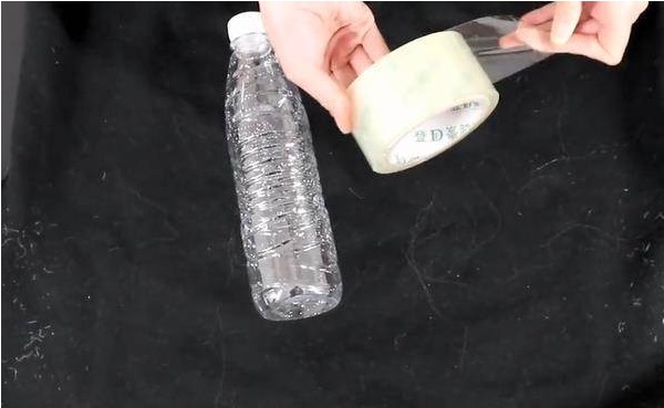 Đặt cuộn băng dính lên bệ cửa sổ, giải quyết những rắc rối lớn của mọi hộ gia đình-3