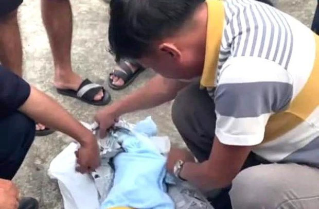Phát hiện bé trai sơ sinh tử vong bị bỏ rơi trước cổng bệnh viện-1
