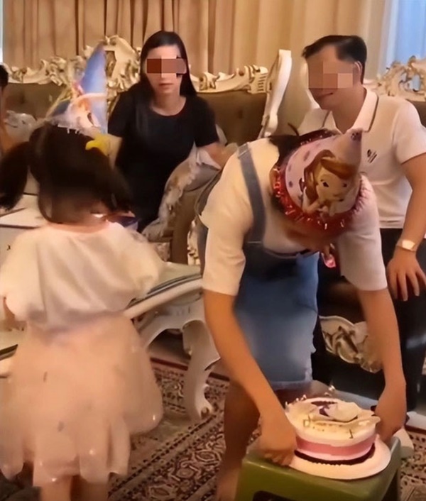 Gia đình mắng hội đồng cô gái vì sự cố trong tiệc sinh nhật vạch trần căn bệnh của nhiều gia đình Trung Quốc-1