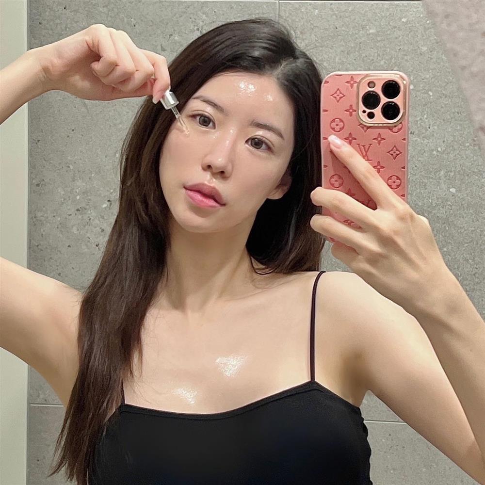 Dùng serum vitamin C bao lâu thì thấy kết quả, da trắng mịn và mờ nhăn lão hóa?-1