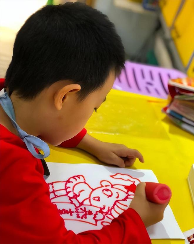 Những đứa trẻ thường xuyên bị thúc giục, hành vi của chúng đã âm thầm thay đổi nhưng cha mẹ chúng không nhận ra-2