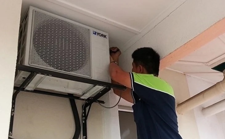 Cục nóng điều hòa lắp cao hay thấp hơn dàn lạnh mới đúng: Lắp sai vừa kém mát lại giảm tuổi thọ máy-3