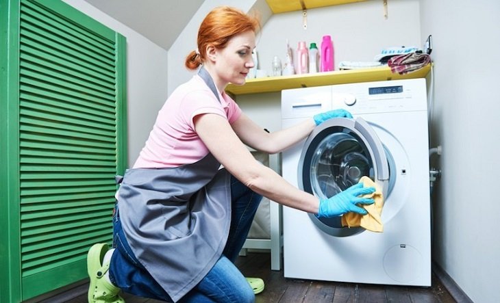 Vệ sinh máy giặt cửa ngang đơn giản, dễ làm, chỉ ít phút là sạch bong như mới-3