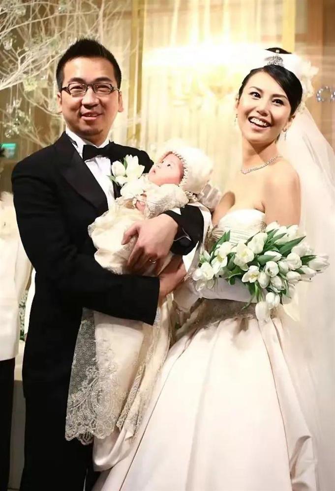 Người đẹp số 1 Đài Loan sau đám cưới chục tỷ: Phát hiện chồng có 7 đứa con từ 5 người vợ, nhưng cách cô đối mặt mới gây tranh cãi-2