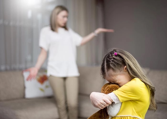 Những thói quen của cha mẹ tưởng vô hại nhưng lại làm hư trẻ: Cách dạy con thông minh gói gọn trong 2 từ làm gương-1