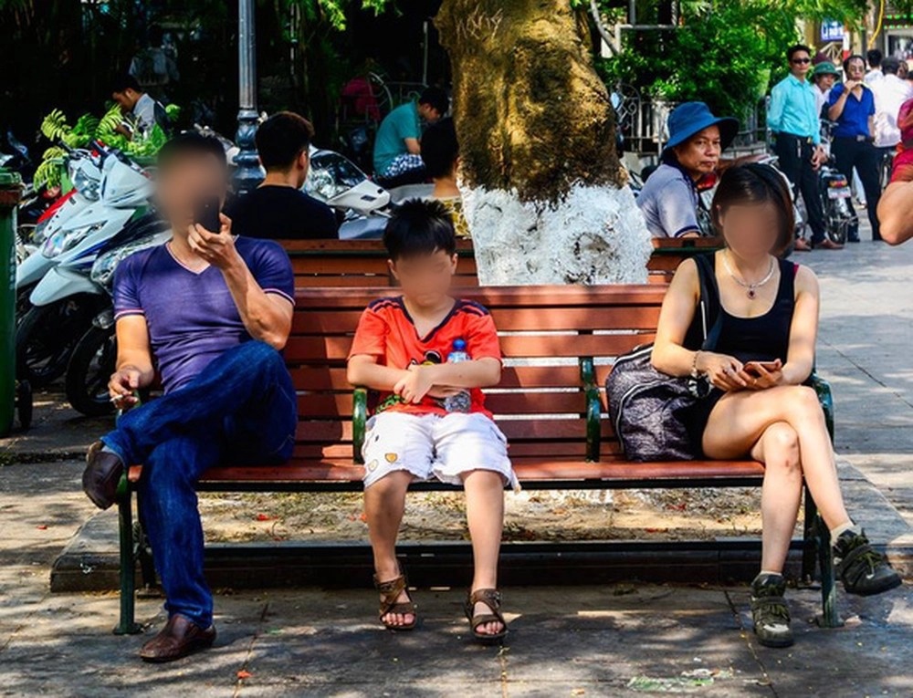 Những thói quen của cha mẹ tưởng vô hại nhưng lại làm hư trẻ: Cách dạy con thông minh gói gọn trong 2 từ làm gương-3