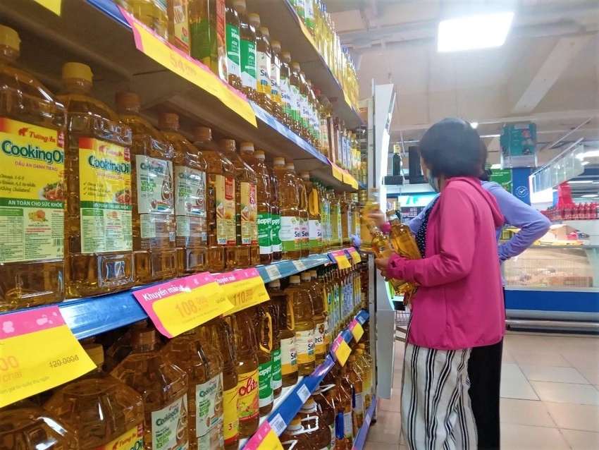 Giá dầu ăn giảm mạnh nhất 15.000 đồng theo giá xăng-1