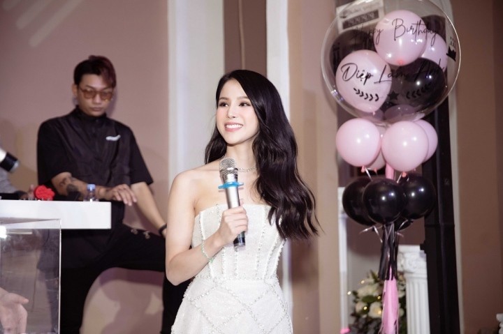 Diệp Lâm Anh vui vẻ đón sinh nhật bên bạn bè sau khi ra toà ly hôn-2