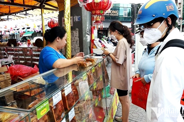 Bánh trung thu đắt khét lẹt, chỉ có 200 hộp phải đặt trước mới làm-1