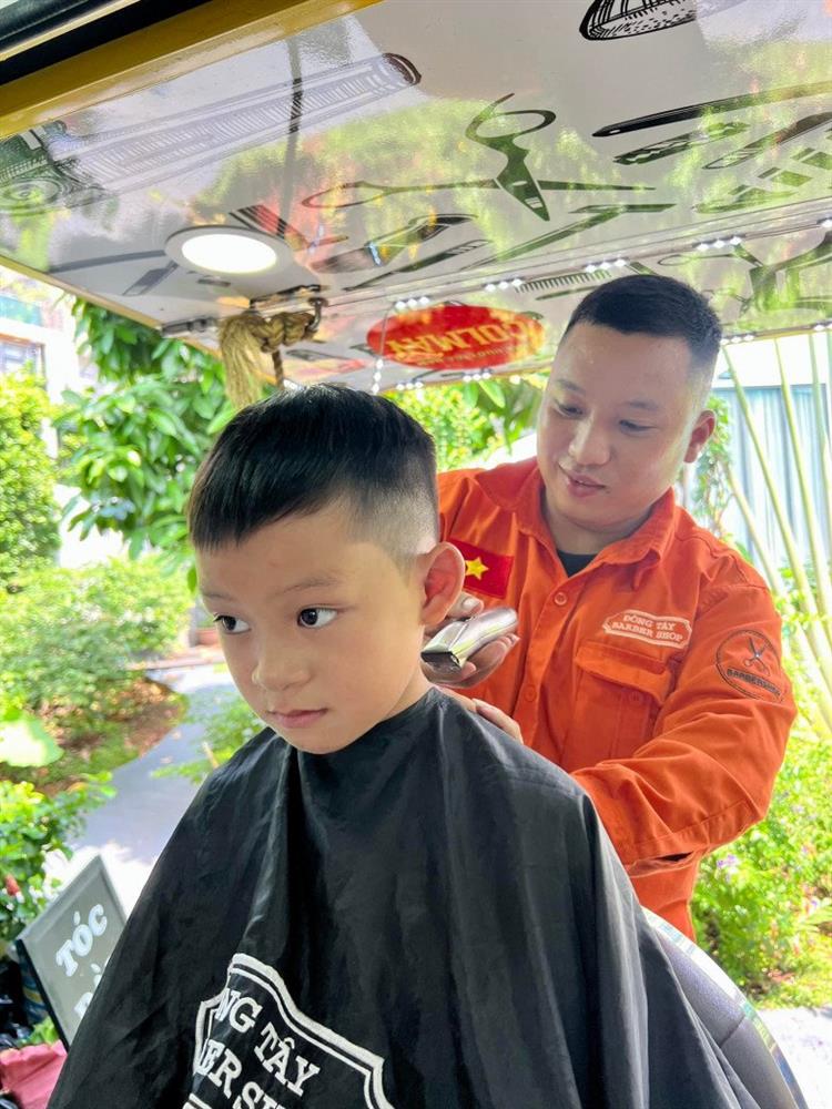 Có trong tay cả trăm tỷ, Lý Hải vẫn dạy con tiết kiệm - giản dị, không ngại cắt tóc bình dân vỉa hè-3