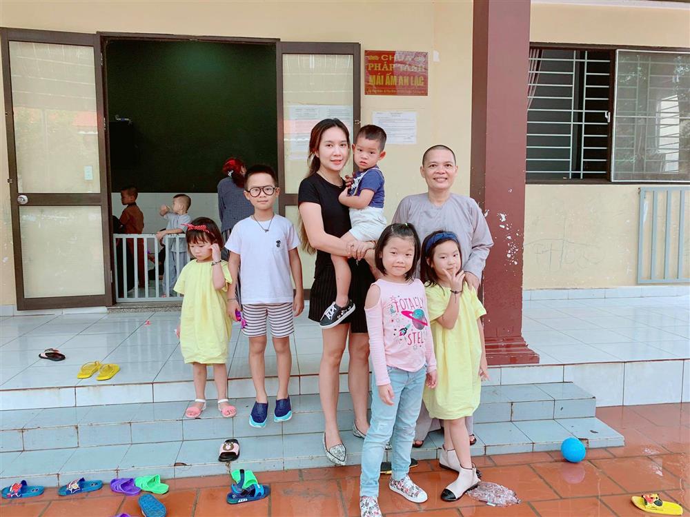 Có trong tay cả trăm tỷ, Lý Hải vẫn dạy con tiết kiệm - giản dị, không ngại cắt tóc bình dân vỉa hè-9