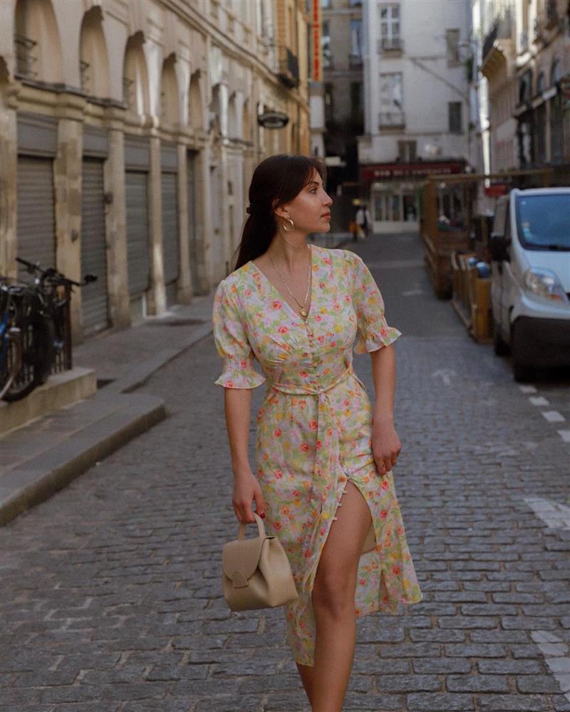 4 mẫu váy liền trẻ trung và sang trọng, phụ nữ Pháp mùa thu nào cũng diện-12