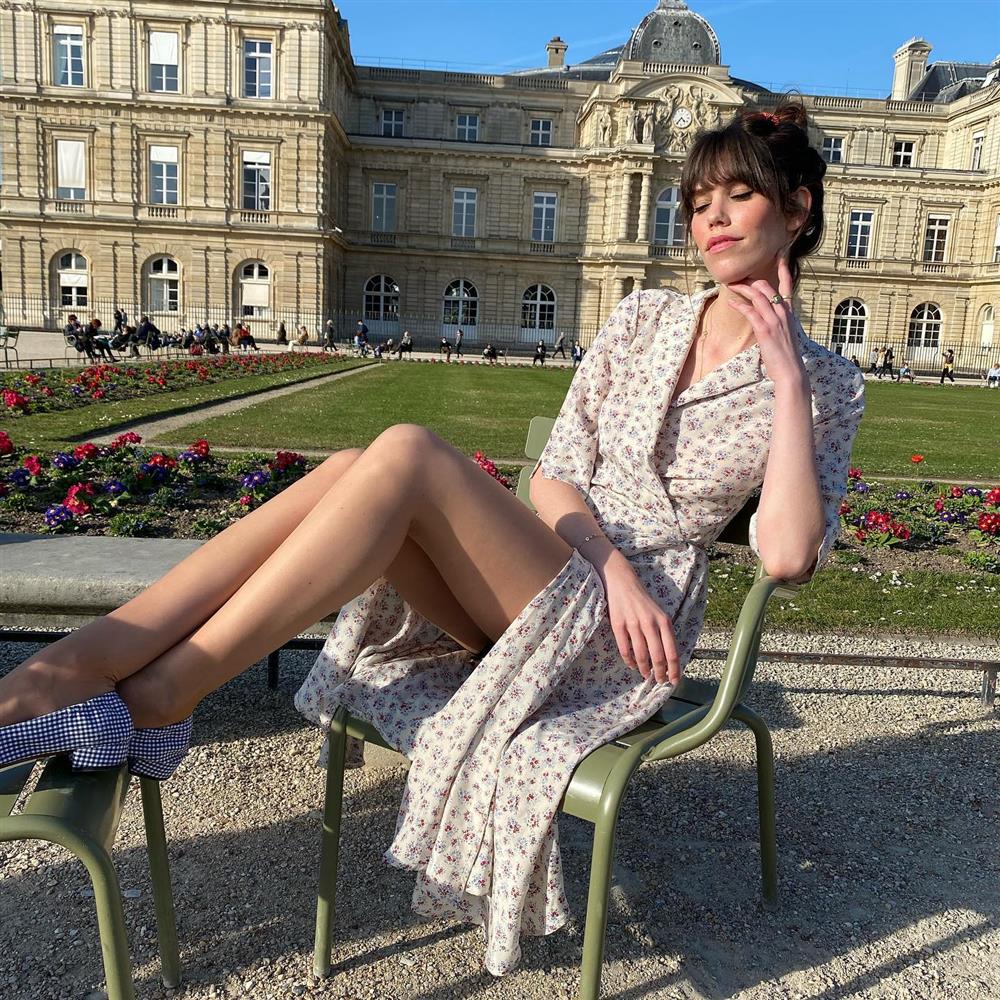 4 mẫu váy liền trẻ trung và sang trọng, phụ nữ Pháp mùa thu nào cũng diện-14