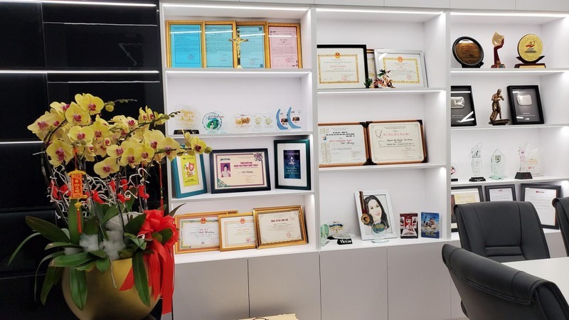 Ngắm nhà bên Mỹ và Việt Nam của nữ danh hài vừa dính tin đồn bị bắt do kinh doanh mỹ phẩm rởm-15