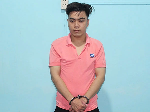 Giả giọng nữ đặt mua mỹ phẩm, hẹn giao hàng nơi vắng vẻ để hiếp dâm, cướp tài sản-1