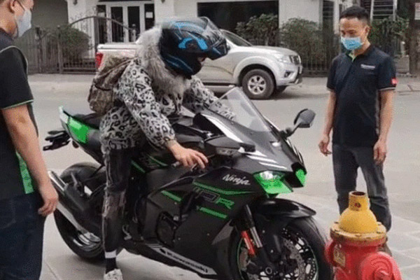 Bắt cô gái 19 tuổi mang lệnh truy nã-2