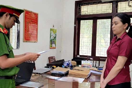 Bắt giam nguyên nữ nhân viên ngân hàng lừa đảo hơn 81 tỉ đồng