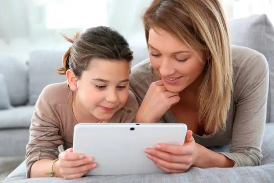 Nếu con bạn dùng MXH, hãy đặt ngay 7 câu hỏi để hiểu rõ 