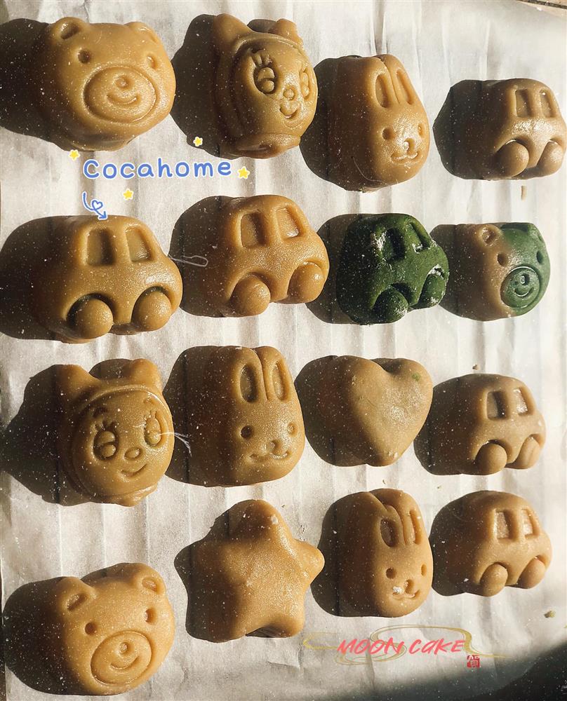 Cách làm bánh Trung thu nhân đậu xanh tạo hình dễ thương tại nhà cùng con-3