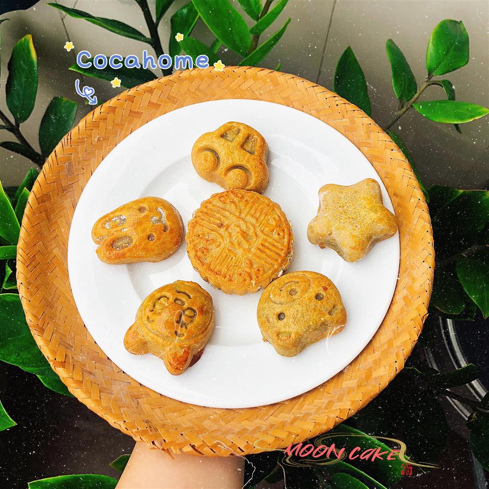 Cách làm bánh Trung thu nhân đậu xanh tạo hình dễ thương tại nhà cùng con-6