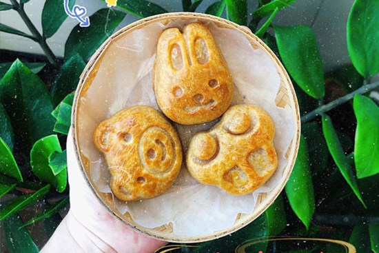 Cách làm bánh Trung thu nhân đậu xanh tạo hình dễ thương tại nhà cùng con