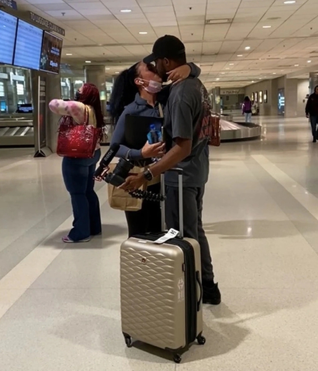 Quen một doanh nhân kém 3 tuổi qua mạng, chỉ sau lần đầu gặp mặt, người phụ nữ đã có ý định gây sốc-1