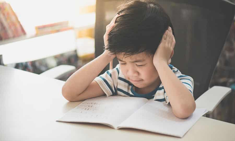 Con lơ đễnh, không tập trung khi học, bố mẹ hãy thử làm theo 7 bước đơn giản này-2