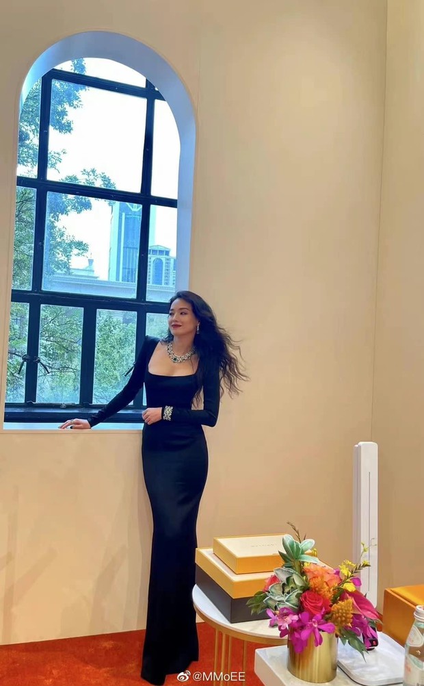 Sắc vóc gợi cảm khó tin của nữ hoàng cảnh nóng Thư Kỳ ở tuổi 46-6