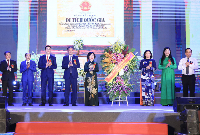 Quận Tây Hồ đón nhận Bằng xếp hạng di tích quốc gia địa điểm lưu niệm Chủ tịch Hồ Chí Minh tại phường Phú Thượng-2