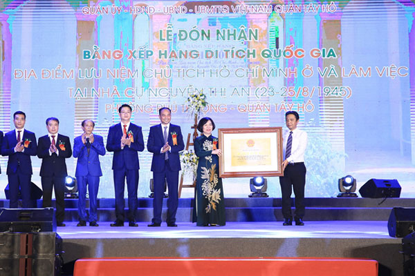 Giám sát chuyên đề việc thực hiện các quy định pháp luật trong hoạt động quản lý thoát nước và xử lý nước thải trên địa bàn quận Long Biên-5