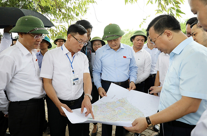 Giám sát chuyên đề việc thực hiện các quy định pháp luật trong hoạt động quản lý thoát nước và xử lý nước thải trên địa bàn quận Long Biên-1