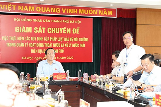 Giám sát chuyên đề việc thực hiện các quy định pháp luật trong hoạt động quản lý thoát nước và xử lý nước thải trên địa bàn quận Long Biên