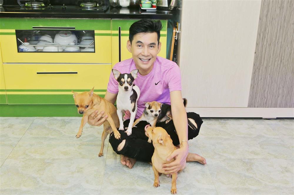 Cuộc sống độc thân trong ngôi nhà 70 tỷ đồng của nam ca sĩ từng 2 lần đổ vỡ hôn nhân-7