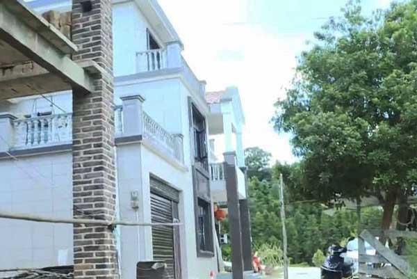 Bố 92 tuổi ở nhà dột nát, 5 con trai xây biệt thự sống xung quanh-2