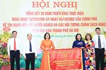 Phó Bí thư Thành ủy, Chủ tịch HĐND Thành phố Nguyễn Ngọc Tuấn trao Huy hiệu Đảng tại quận Hoàn Kiếm-5
