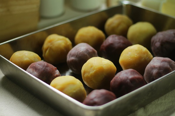 Có nồi chiên không dầu, chị em tận dụng ngay để làm bánh Trung thu nướng, đơn giản mà thành phẩm lại ngon xuất sắc-1